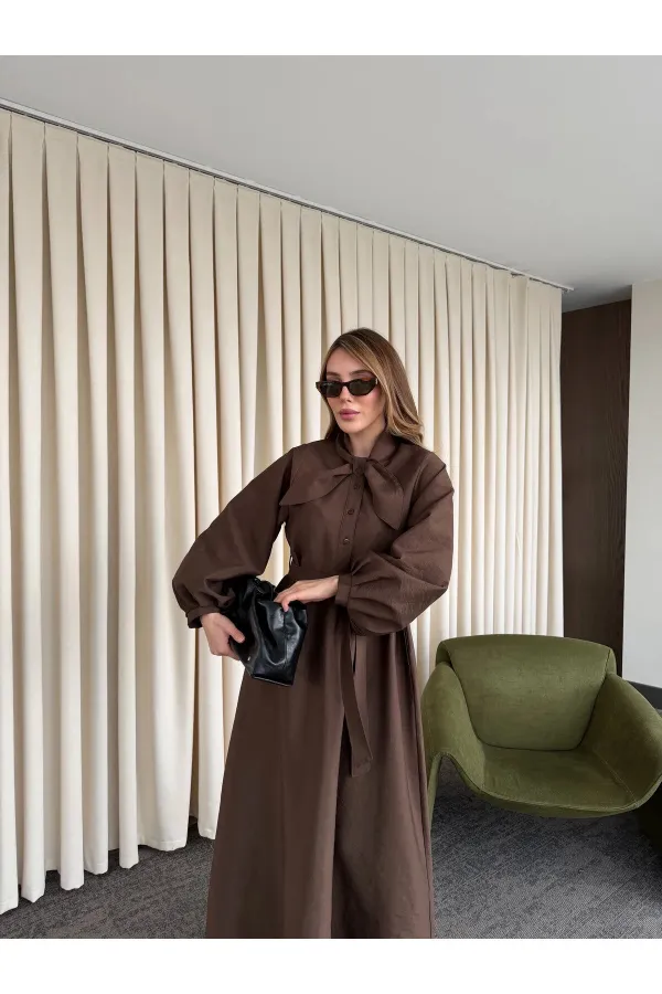 Robe marron avec nœud décoratif au col - 2001