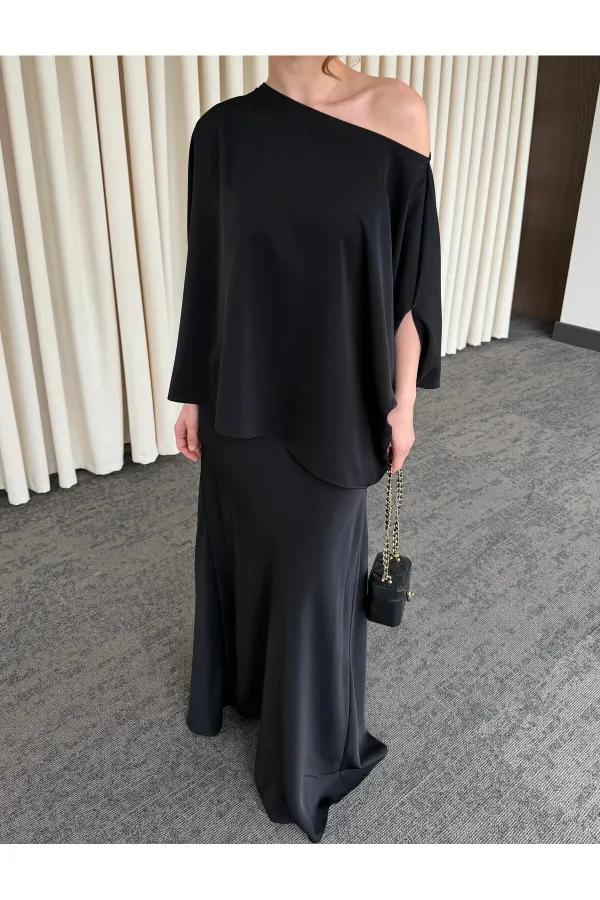 Siyah Omuz Drapeli Saten Bluz Etek Takım - 8005