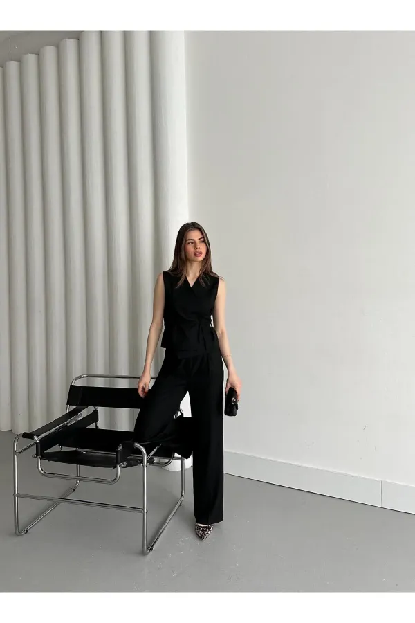 Ensemble gilet et pantalon noirs croisés