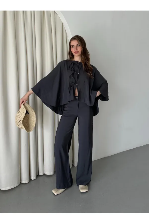 Ensemble anthracite à manches chauve-souris avec détail de bouton lacé