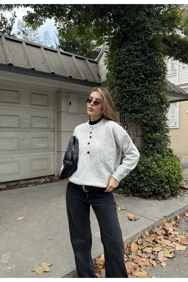 Gri Düğmeli Bisiklet Yaka Triko Kazak - 2464