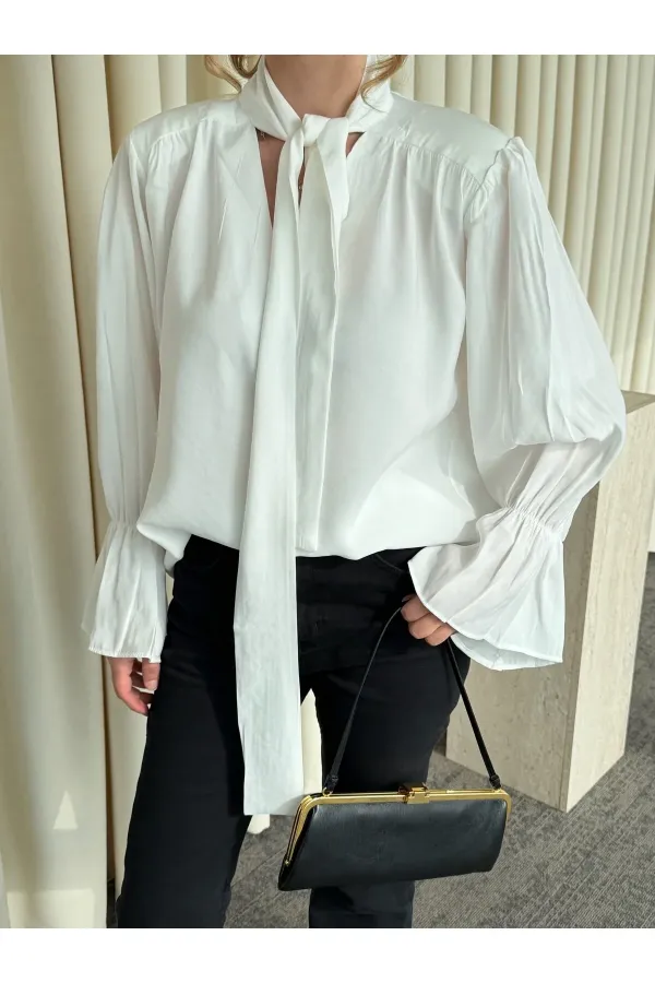 Beyaz Fırfır Detaylı Vatkalı Bluz - 1016