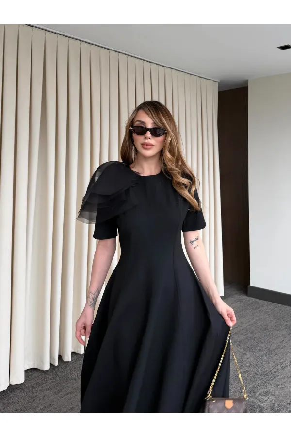 Siyah Seyyar Broşlu Elbise - 3151
