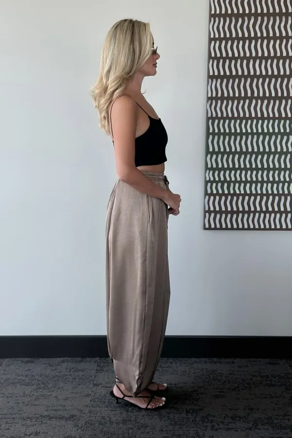 Pantalon harem en satin couleur vison avec taille élastique - 51199