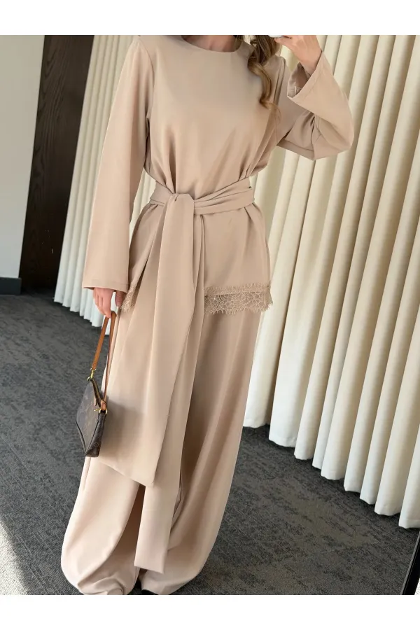 Bej Kuşaklı Dantel Detaylı Bluz Pantolon Takım - 8006