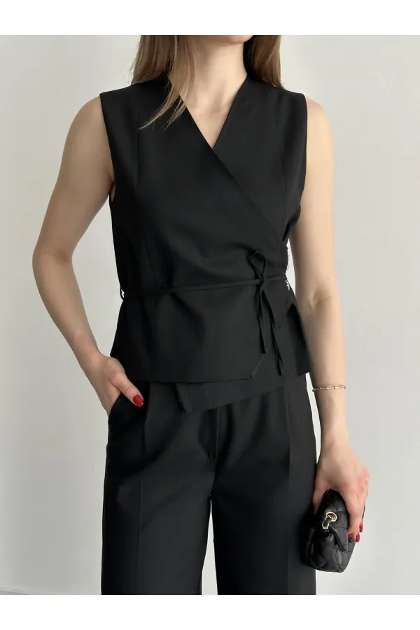 Ensemble gilet et pantalon noirs croisés