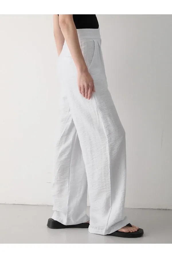 Pantalon blanc à jambes larges avec fermeture velcro