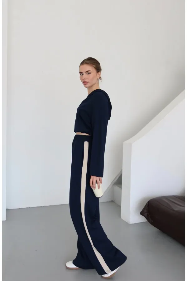 Ensemble bleu marine à capuche et finitions soignées - 8569