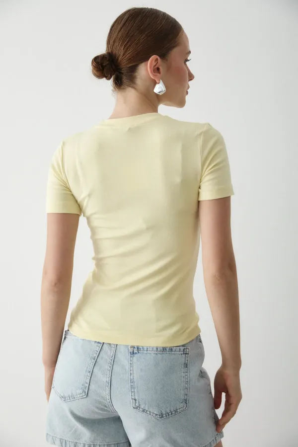 Corps jaune uni - 251113