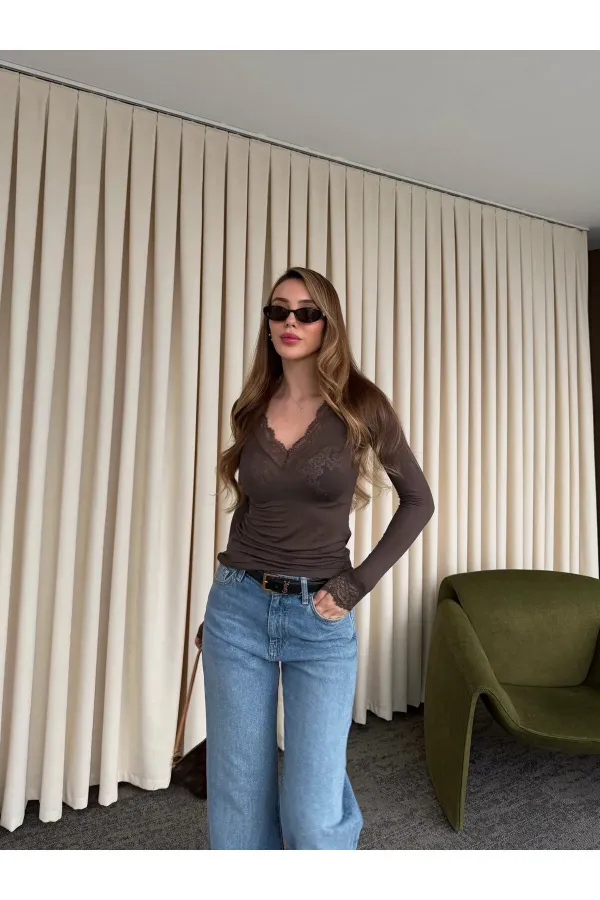 Chemisier marron en cachemire texturé à col en V avec détails en dentelle - 1727