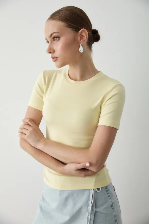 Corps jaune uni - 251113