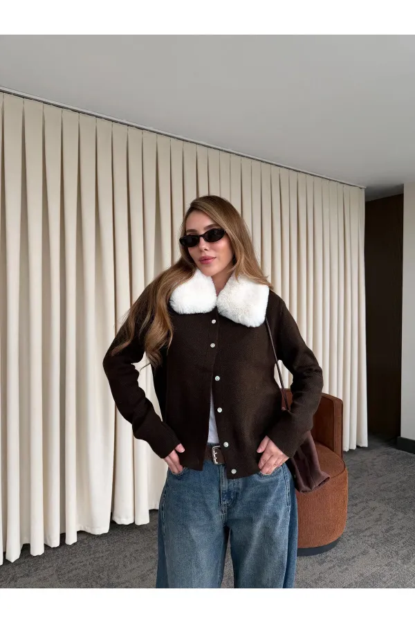 Kahverengi Yakası Kürklü Hırka - 261002
