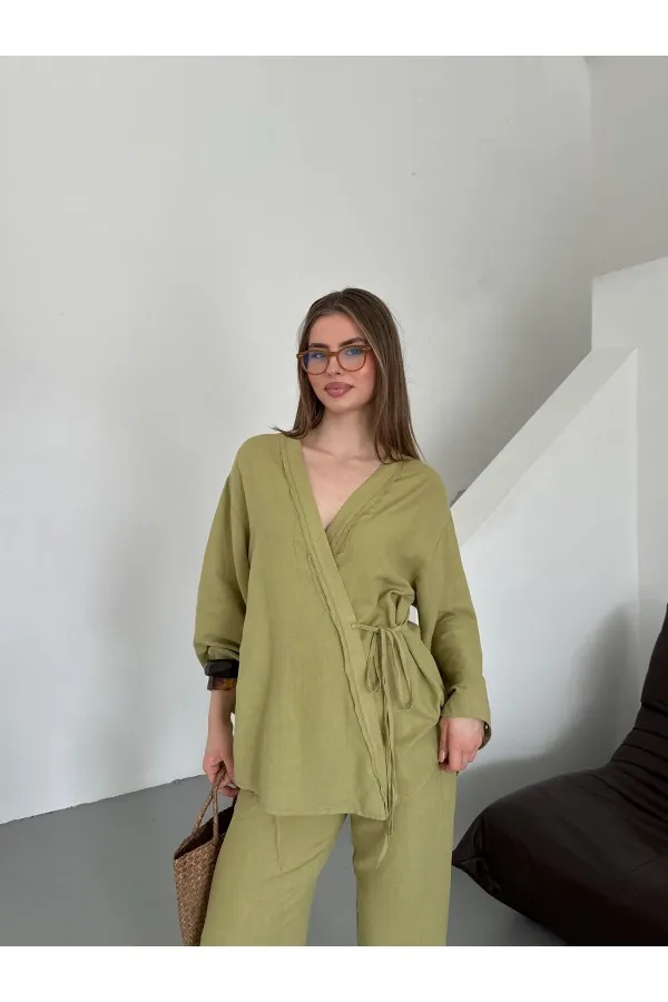 Ensemble kimono en lin kaki à nouer sur le côté, orné de détails