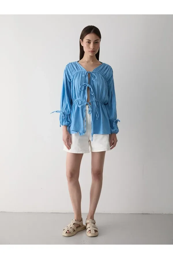 Chemise bleue en mousseline 100% coton avec manches élastiquées