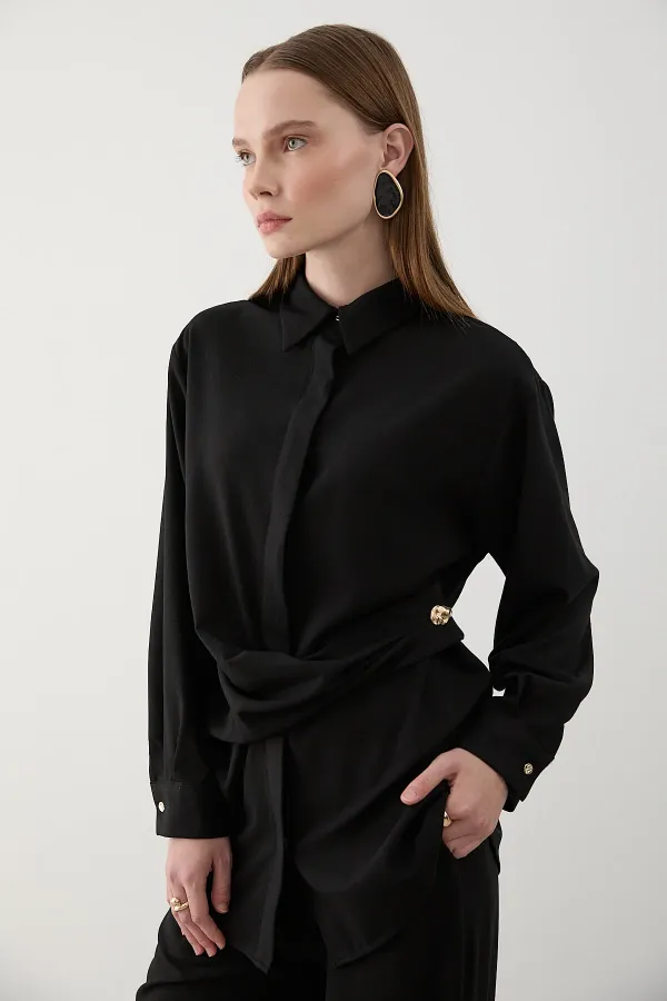 Ensemble chemise et pantalon noirs avec boutons décoratifs dorés - 8856