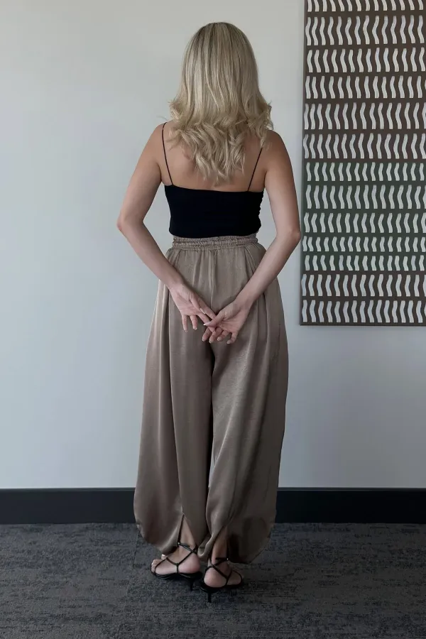 Pantalon harem en satin couleur vison avec taille élastique - 51199