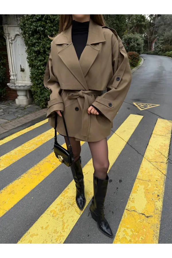 Karamel Oversize Düşük Omuz Kısa Trenç - 9580