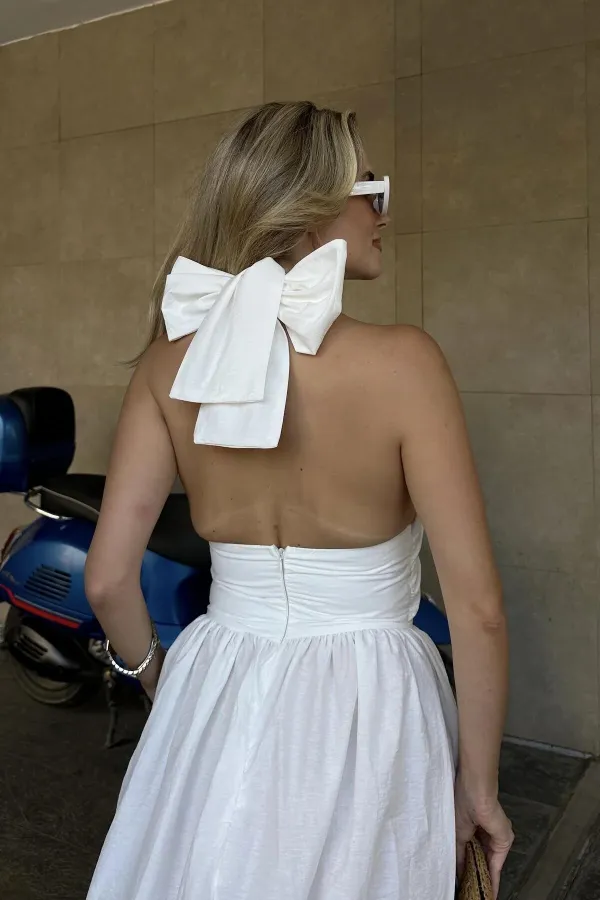Robe de créateur blanc cassé à col halter