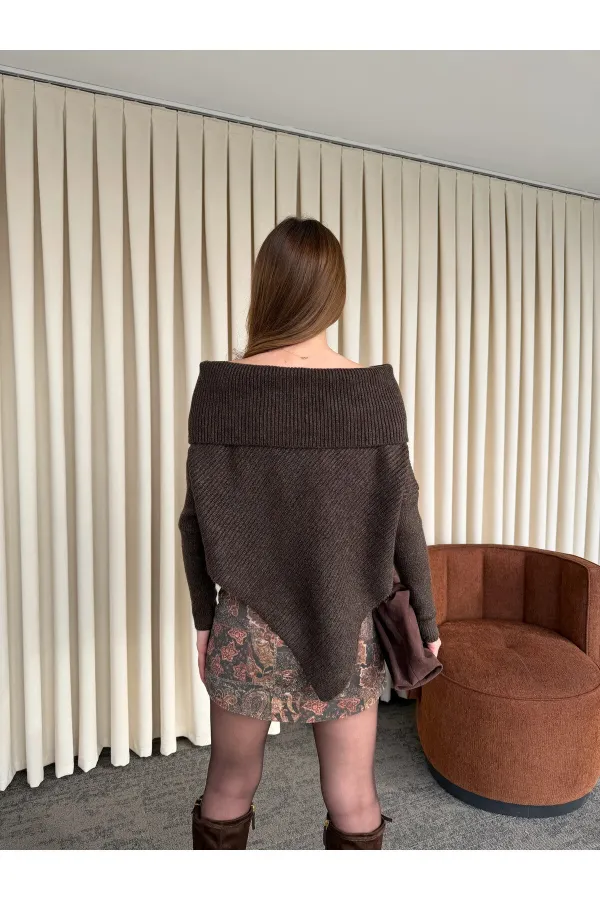 Kahverengi Kayık Yaka Asimetrik Kazak - 251193