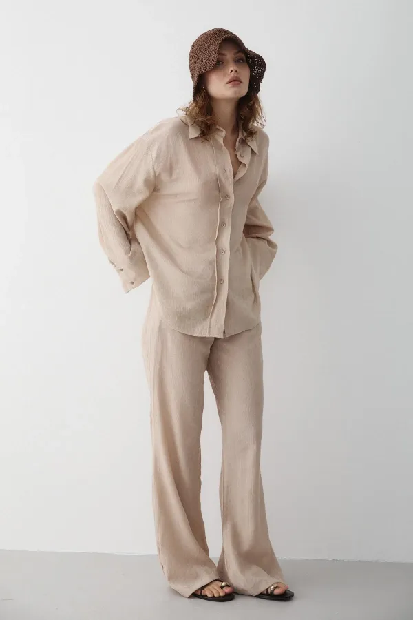 Ensemble chemise et pantalon texturé couleur pierre