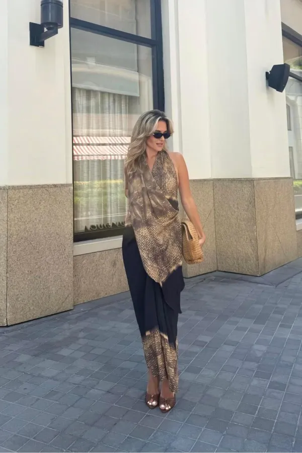 Robe asymétrique drapée à col halter