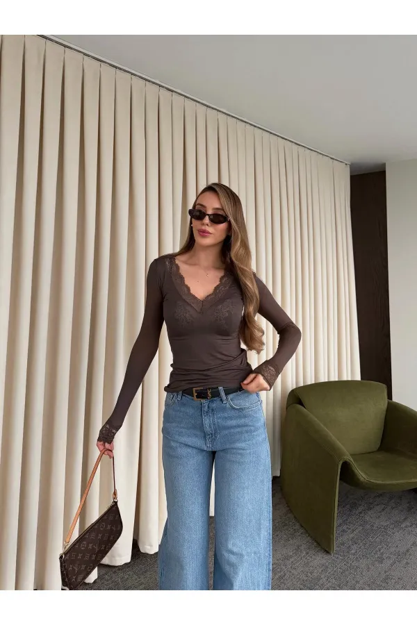 Chemisier marron en cachemire texturé à col en V avec détails en dentelle - 1727