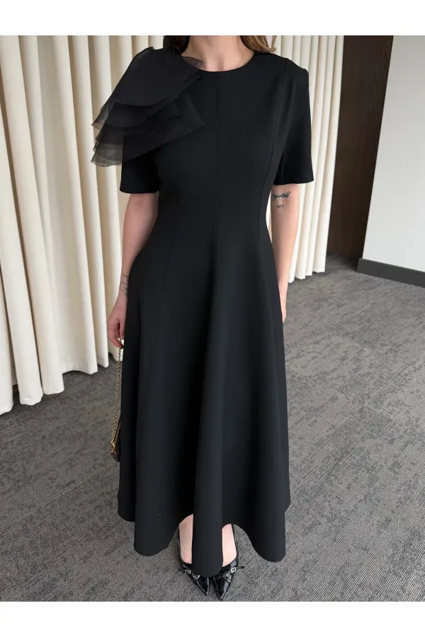 Siyah Seyyar Broşlu Elbise - 3151