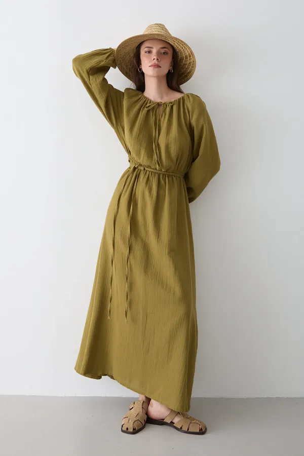 Robe en mousseline kaki avec détail de nœud - 2004