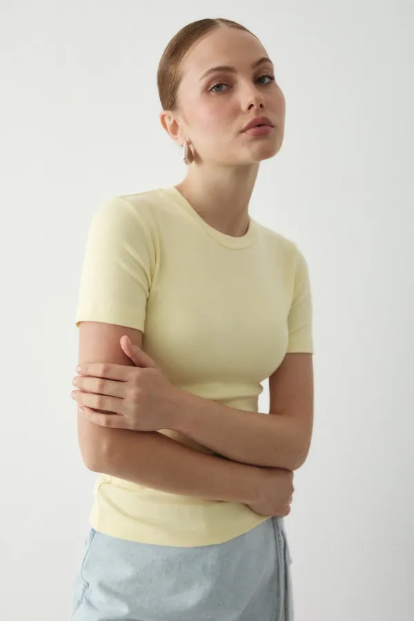 Corps jaune uni - 251113