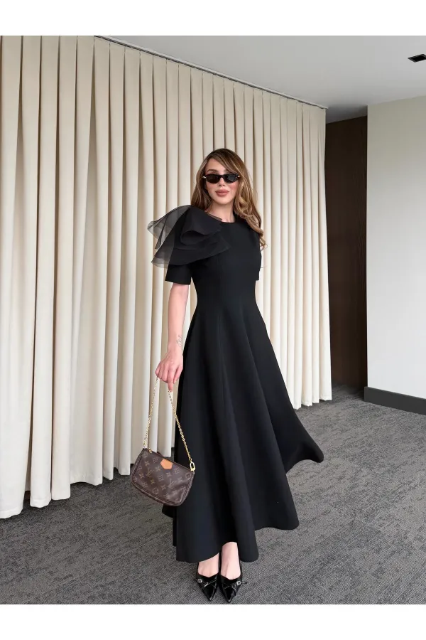 Siyah Seyyar Broşlu Elbise - 3151