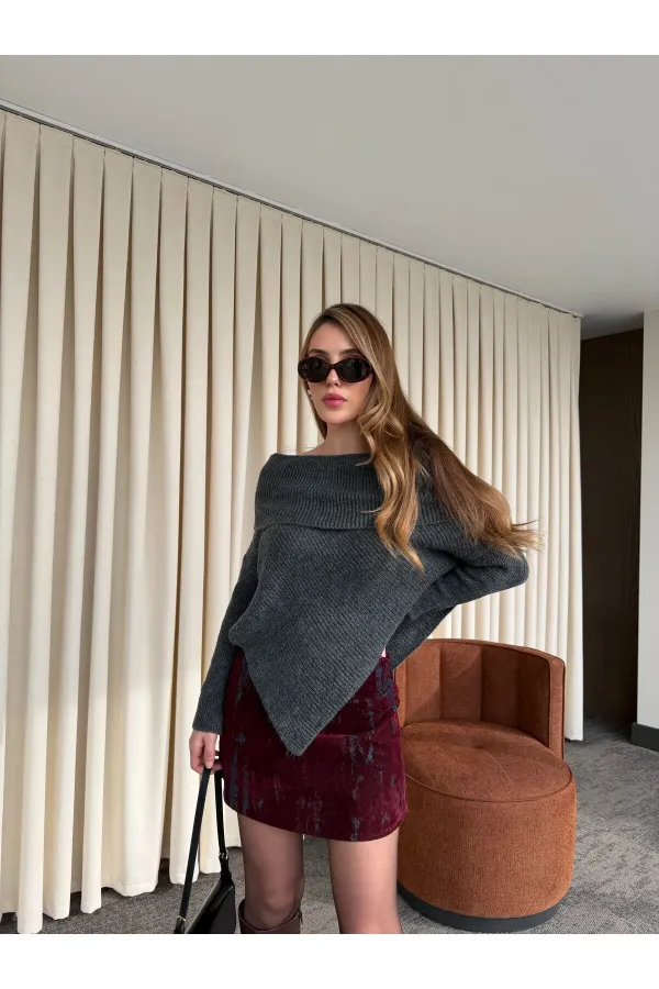 Pull asymétrique anthracite à col bateau - 251193