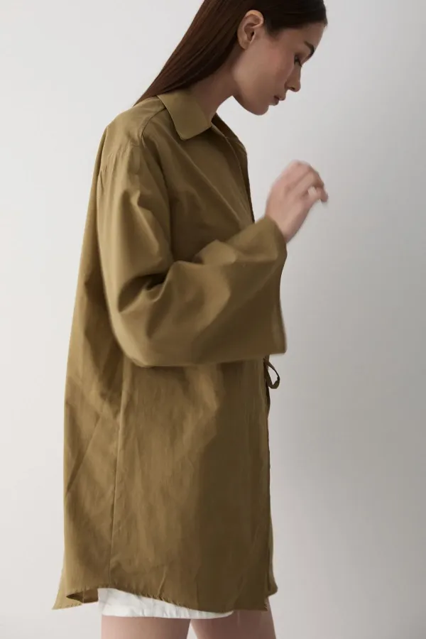 Blouse kimono vert olive avec détails en dentelle