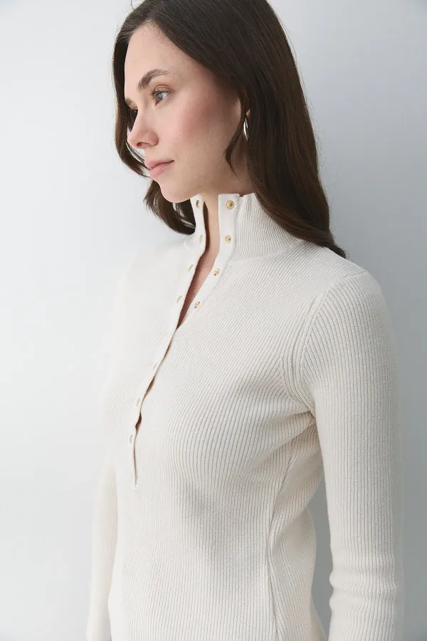 Krem Çıtçıtlı Boğazlı Kazak - 251037