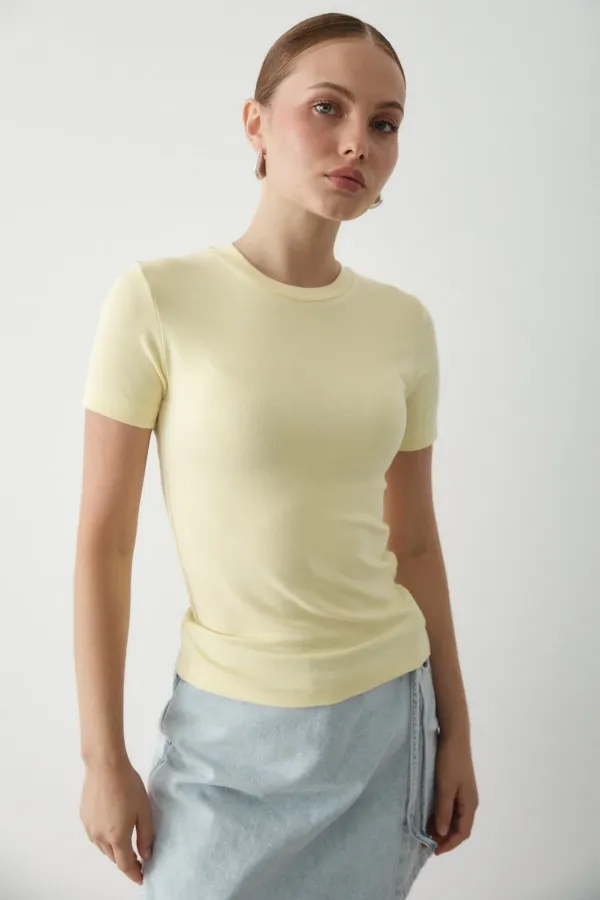 Corps jaune uni - 251113