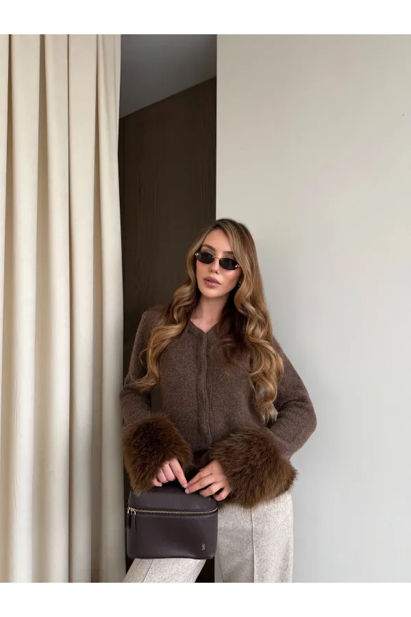 Kahverengi Kolları Kürklü Hırka - 251104
