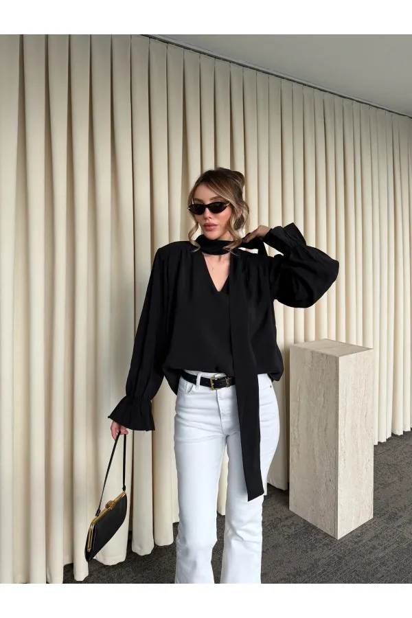Siyah Fırfır Detaylı Vatkalı Bluz - 1016