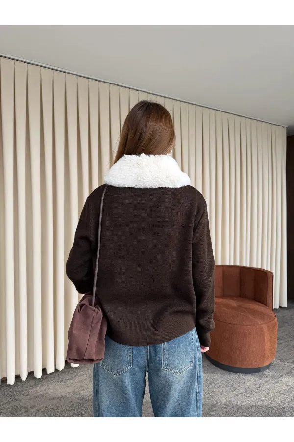 Kahverengi Yakası Kürklü Hırka - 261002