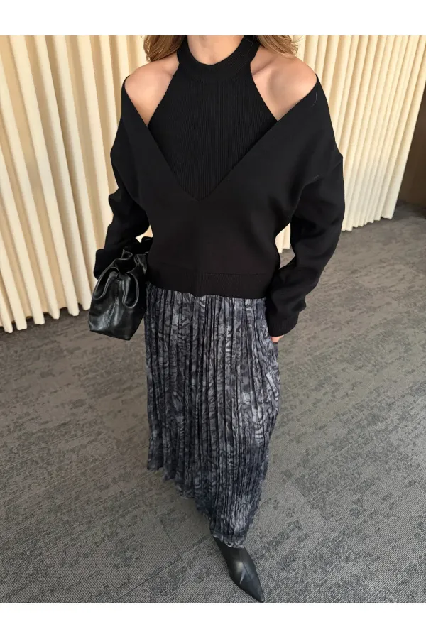 Black Double V-Neck Sweater - 251206