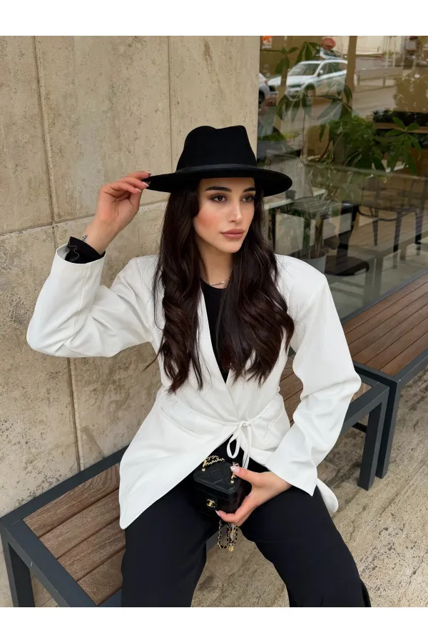 Beyaz Bağcıklı Ceket - 9702