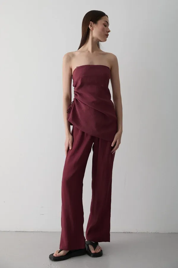 Ensemble chemisier et pantalon bordeaux sans bretelles à fronces latérales
