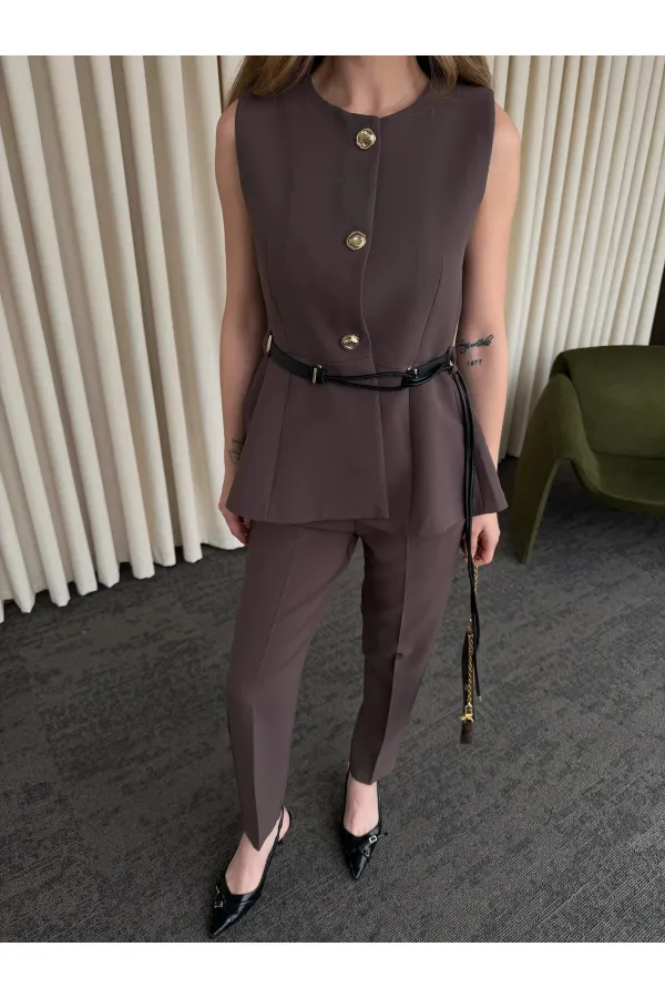 Gilet marron à ceinture et boutons - 9682