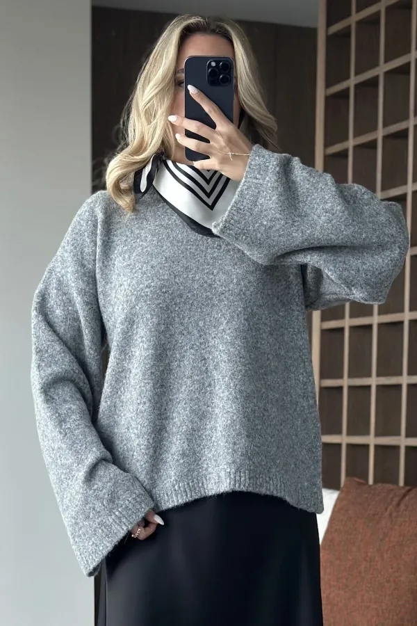 Grey Crew Neck Sweater - 04621