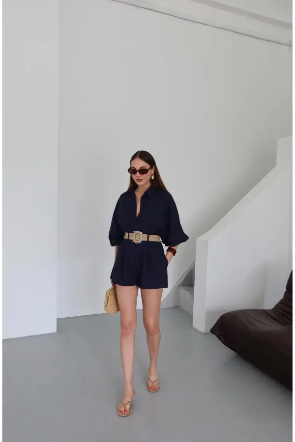 Ensemble chemise et short bleu marine avec ceinture tissée