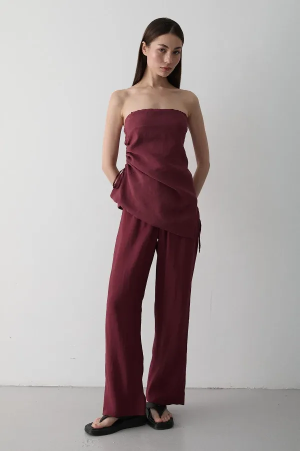 Ensemble chemisier et pantalon bordeaux sans bretelles à fronces latérales