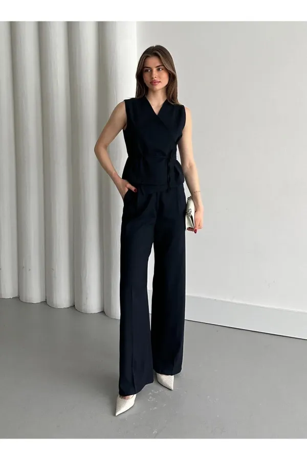 Ensemble gilet et pantalon bleu marine croisé