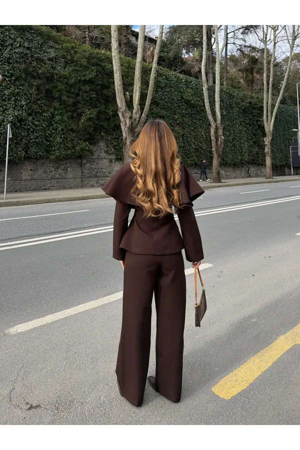 Ensemble veste et pantalon marron à cape - 202604