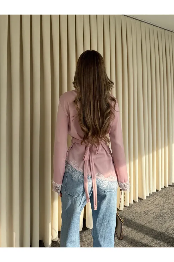 Pembe Saten Asimetrik Dantelli Bluz - 0320