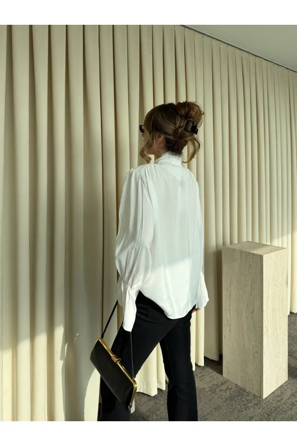 Beyaz Fırfır Detaylı Vatkalı Bluz - 1016