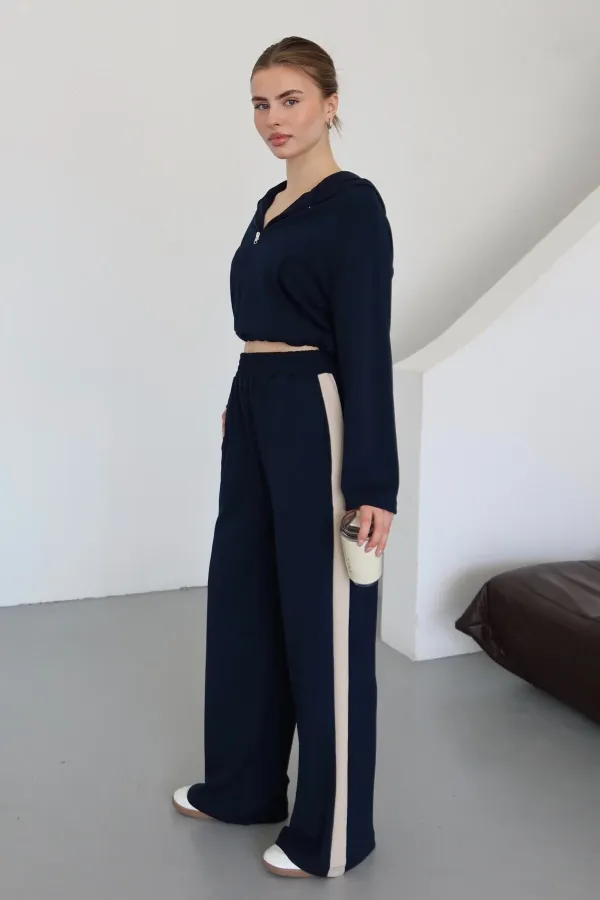 Ensemble bleu marine à capuche et finitions soignées - 8569