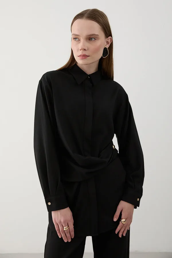 Ensemble chemise et pantalon noirs avec boutons décoratifs dorés - 8856
